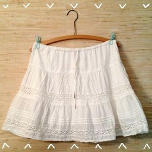 Adorable bright white hollister mini skirt